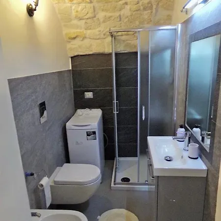 Apartment Letrevolte